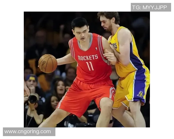 詹姆斯与姚明的传奇对决NBA历史上的两位巨星如何影响篮球发展